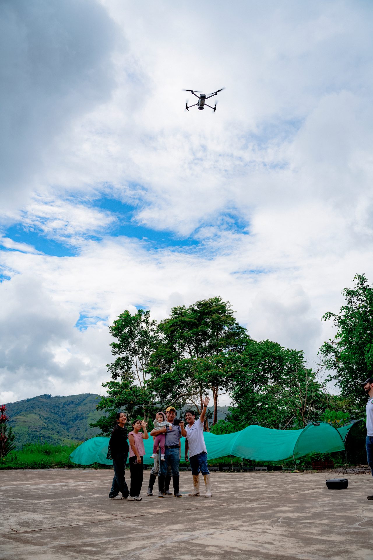 dron con cafe